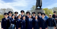 Возложение цветов к монументу Жукова от отряда «Радар» Возложение цветов к монументу Жукова от отряда «Радар»